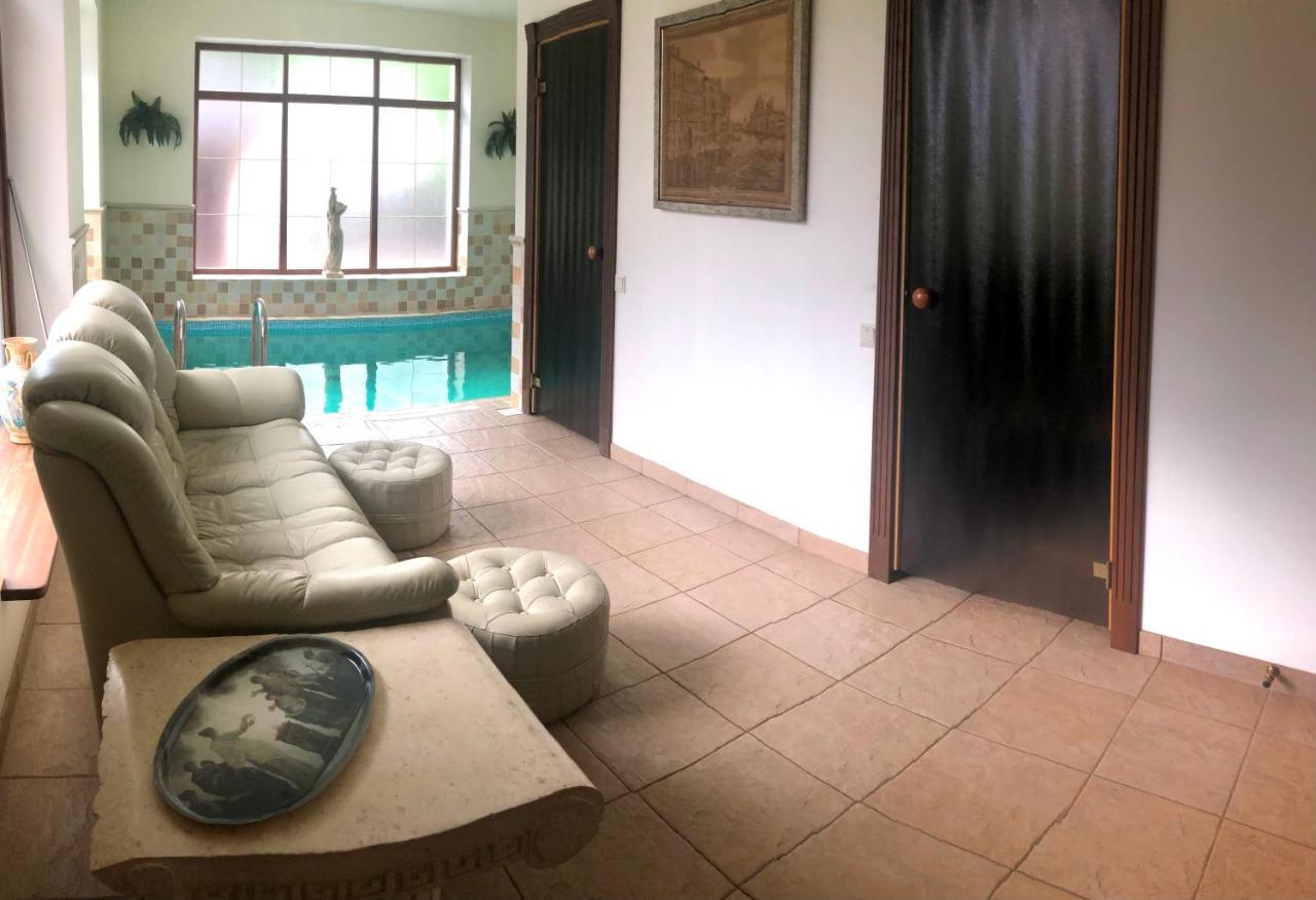Guests House With Amazing Pool And Sauna Babīte Εξωτερικό φωτογραφία